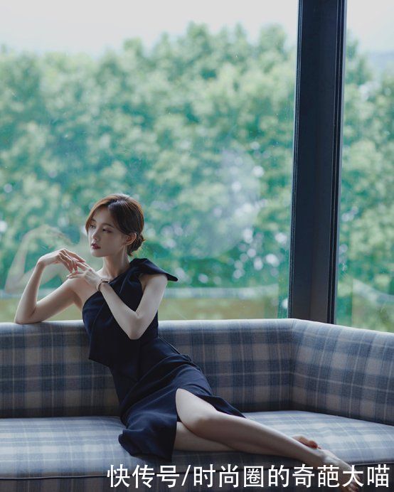 碎花裙|油画感穿搭才是夏日的正确打开方式！可盐可甜还清爽，时髦又降温