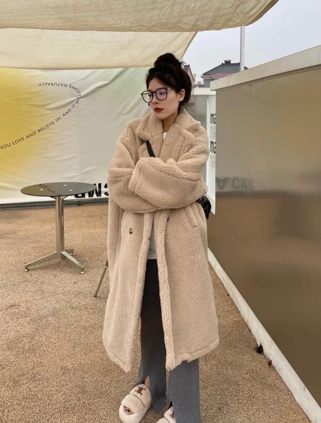 搭配|还在穿羽绒服?试试时髦的“泰迪”大衣,好看还具有年代感