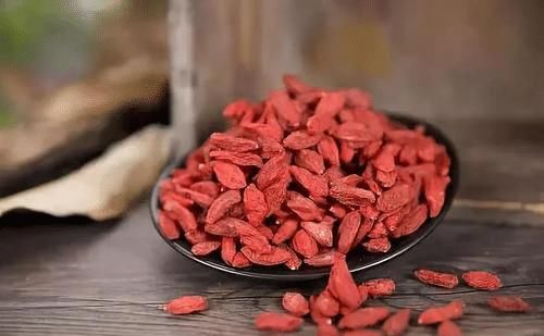 真的|冬天一到，“保温杯里泡枸杞”走不掉，但是你真的适合吗？