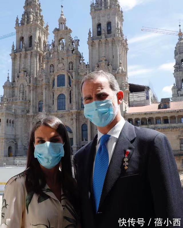 年龄|又被西班牙王后惊艳到了,穿印花连衣裙高贵优雅,好气质不惧年龄