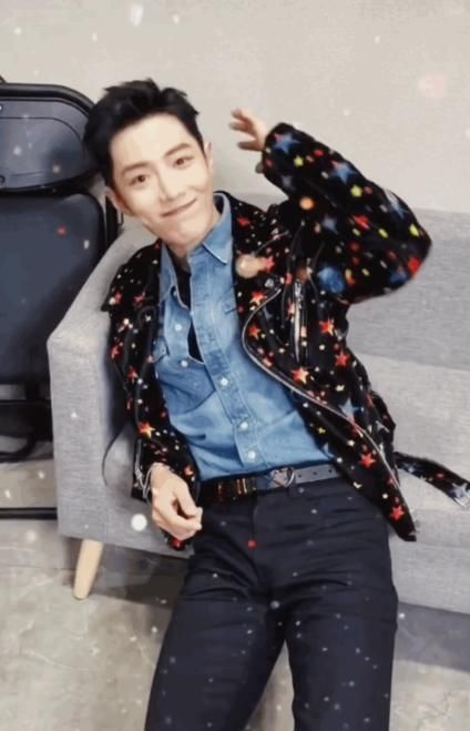 一首歌|肖战仅用一首歌的时间,登顶明星营业热度和明星话题周榜Top1!优秀!