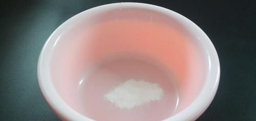 毛巾脏别再洗衣液洗, 洗的时候加一点它, 洗完毛巾就跟新的一样干净