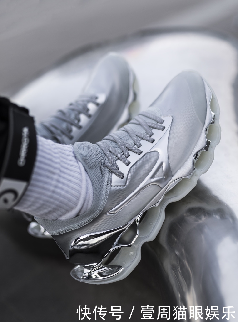 近期「最限量球鞋」就是它!潮流「性感大师」联名