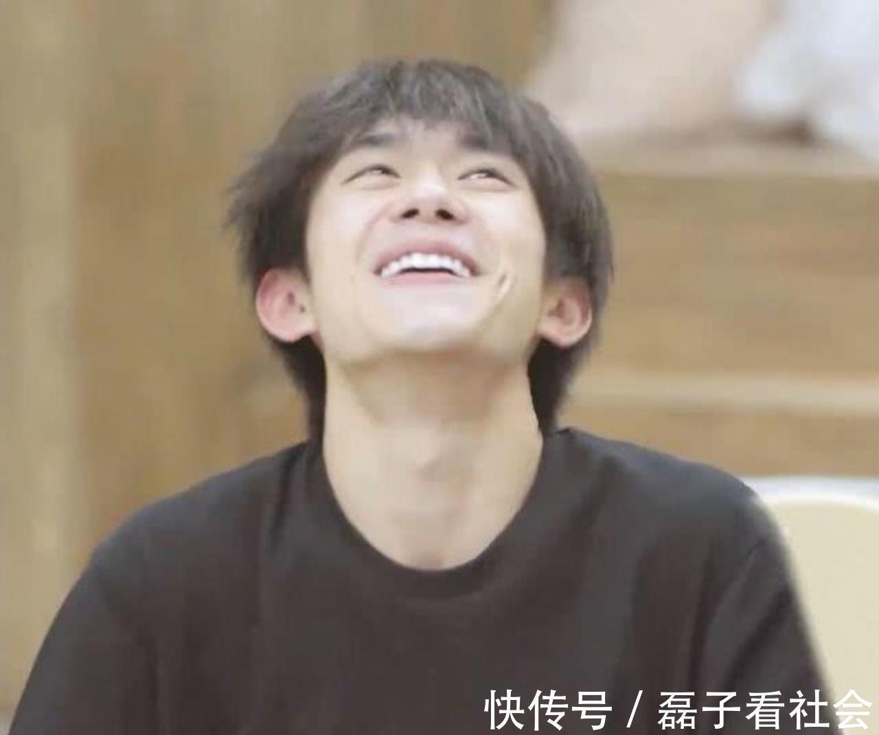 有种“意外”叫何炅给易烊千玺改名,把第二个字换掉,都说很合适-