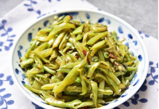 这菜简单炒一炒,做多少都吃个精光