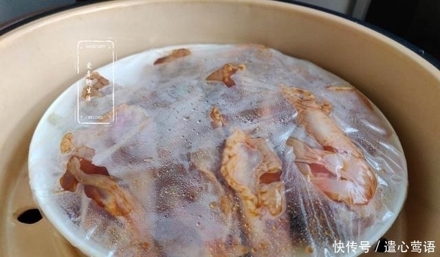 鲜美|夏天,碰上此肉别手软,比猪肉便宜比羊肉解馋,简单一蒸特别鲜美