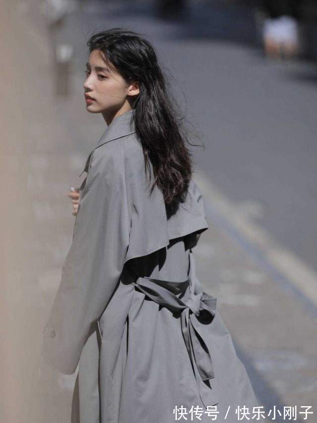 搭配|秋季少不了的风衣,风衣搭配牛仔裤高级洋气,照着穿想不好看都难