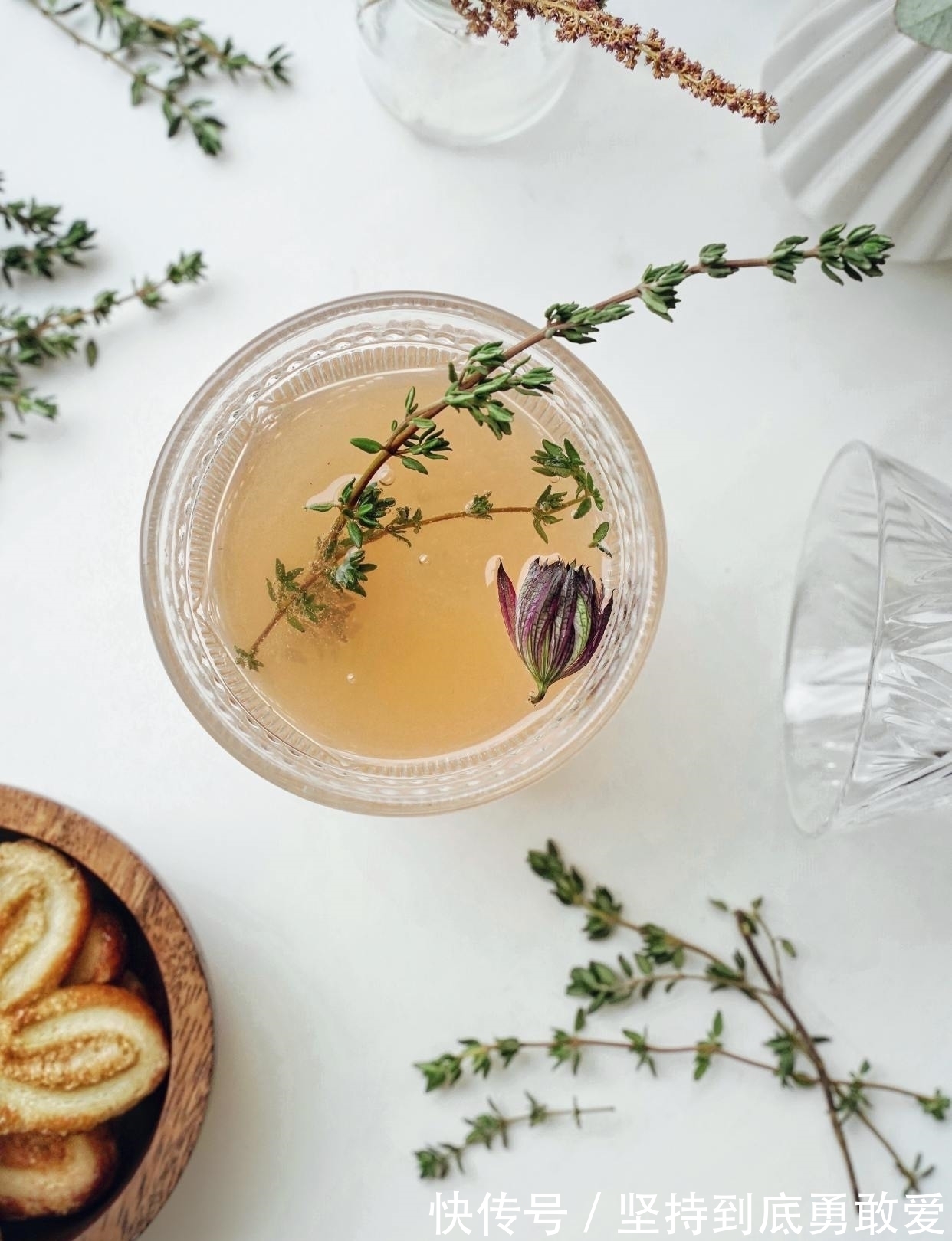 戴建业@白居易酒后写的一首哲理诗,短短28字温暖人心,送给消沉的你