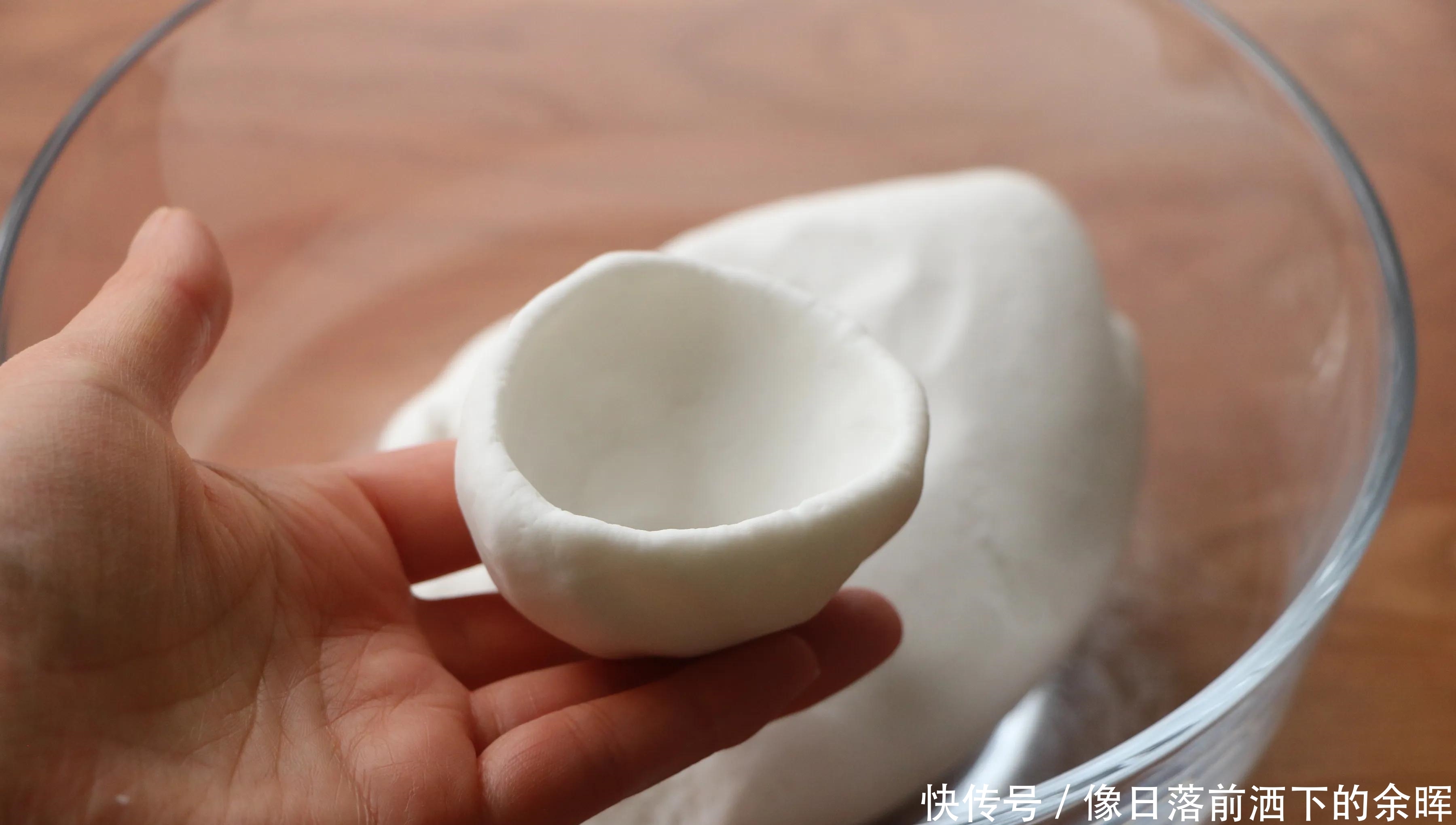 比包子馒头还好吃，外皮有嚼劲，馅料满满，一次吃3个都不过瘾！