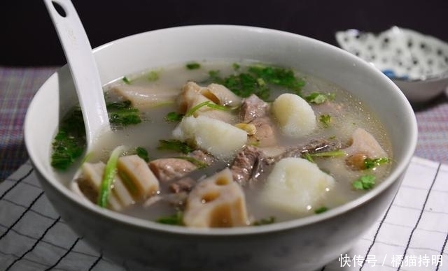 作法全|炖排骨汤时,不能焯水也不能直接炖,如此做,孩子很爱喝