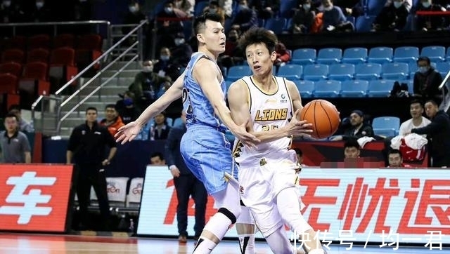 广东|CBA排名大乱!山东爆发破魔咒,首钢跌出前十,广东连胜靠近四强