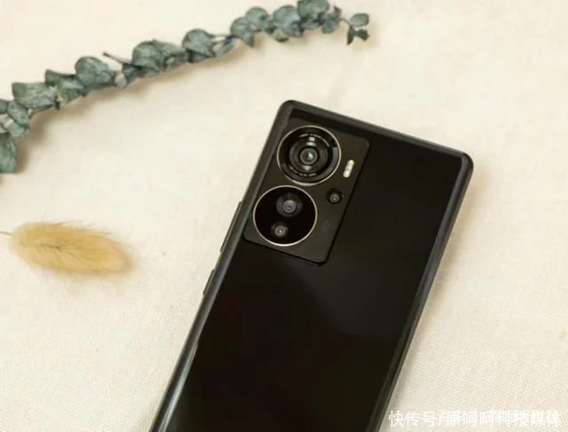 手机推荐!中兴Axon40Pro:售价2998元,但配1亿镜头和强悍配置插图3 手机推荐!中兴Axon40Pro:售价2998元,但配1亿镜头和强悍配置插图3