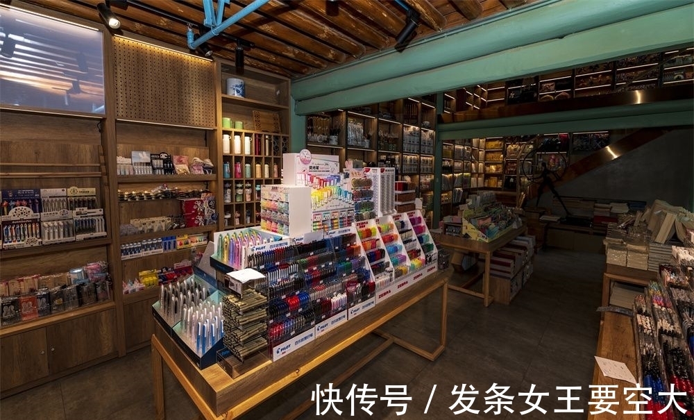 先生|承载八十余年记忆,在大理苍逸图书馆赴一场新旧时光里的文化之旅