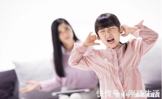 李玫瑾坦言:孩子顶嘴时,家长回复这2句话,比打骂效果好