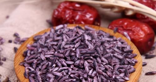 想长寿全靠吃，3种食物离不开，呵护肌肤，淡斑养颜，从脸嫩到脚