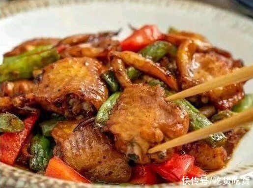 炒木耳|炒木耳,红油豆皮,鸡翅焗鱿鱼,杏鲍菇的做法,送你啦