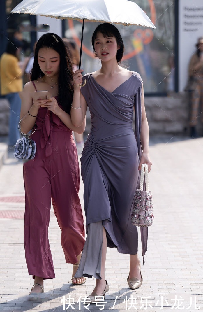 超可爱的南方美女，虽然有小肚子，但不影响强
