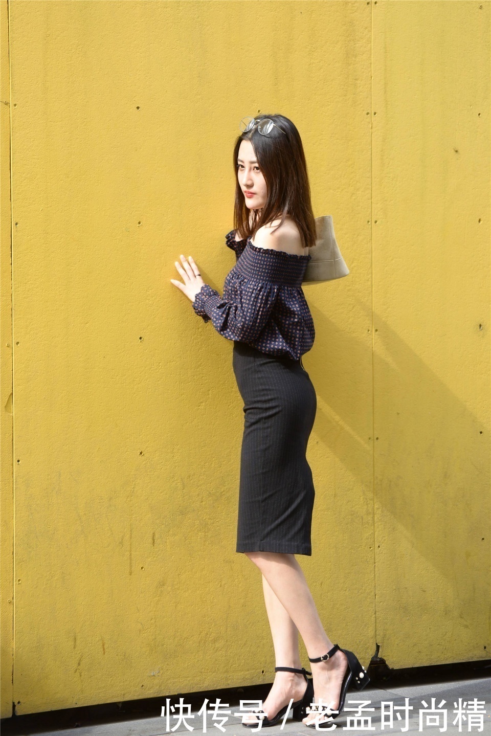 街拍高腰一步裙搭配一字肩，一字带高跟凉鞋，精致简约又不失时髦大气