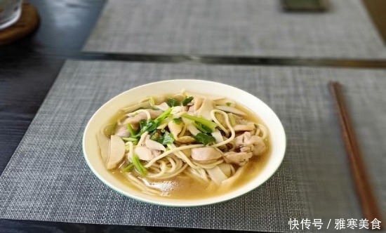 中老年人的最佳晚餐,一炒一煮几分钟就上桌,味道鲜美又便宜