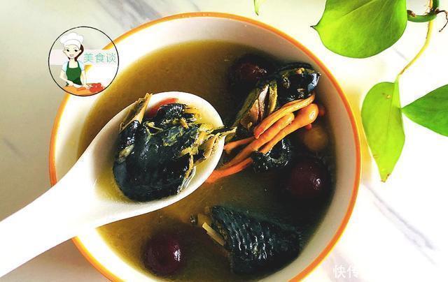 虫草花乌鸡|冷天,此肉女人要多吃,比牛肉羊肉强,煮汤鲜甜营养,冬天不怕冷