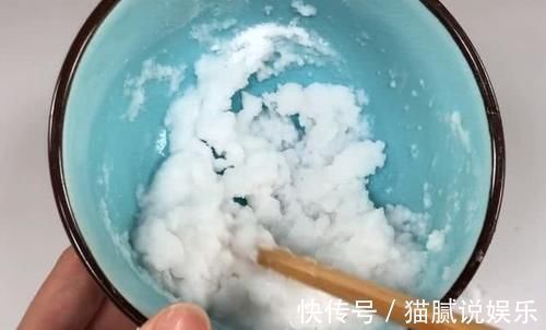 灶台上撒一把,不管多脏多油,都能擦得干净如新,好方法学会不亏