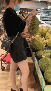 |搞笑GIF:这一跳确实挺意外 原谅我不厚道的笑了