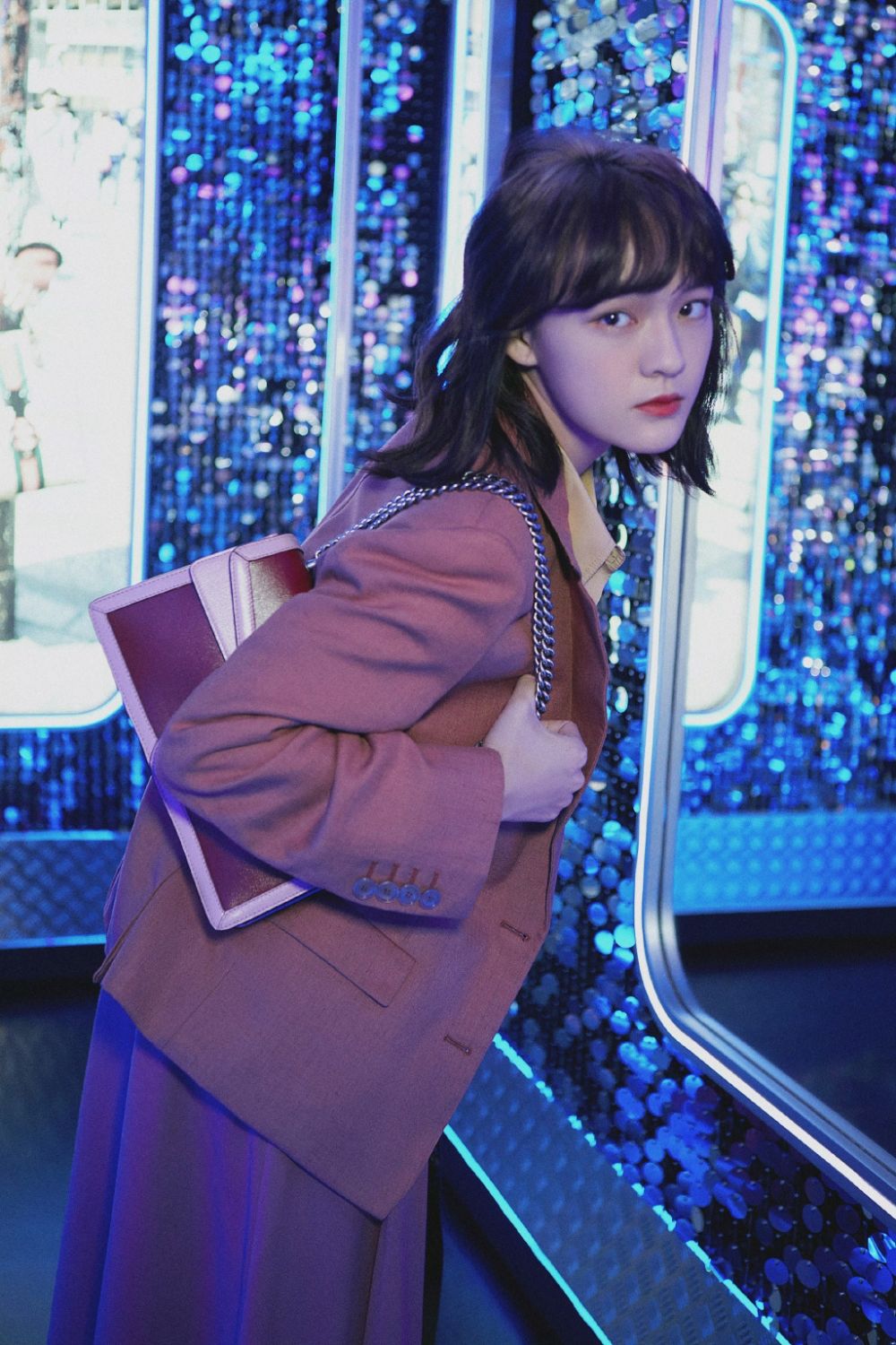 邻家女孩长大了，文琪是古灵精怪的迷人女孩呀|上游时尚| 邻家女孩