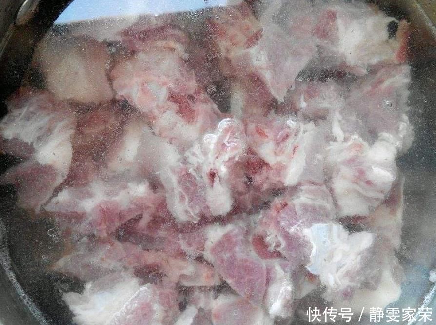 炖排骨汤,别只知道焯水,多做一步,排骨又鲜又嫩还没有腥味