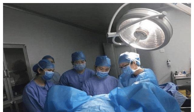 尊严|“生孩子就不要尊严吗?”90后宝妈含泪控诉,脱裤子只是开始