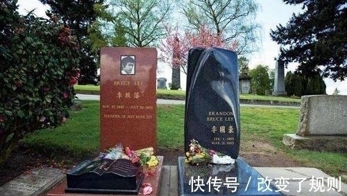 美国@先瞧瞧中国叶问的墓,再看看美国李小龙的墓,差别不是一般的大!