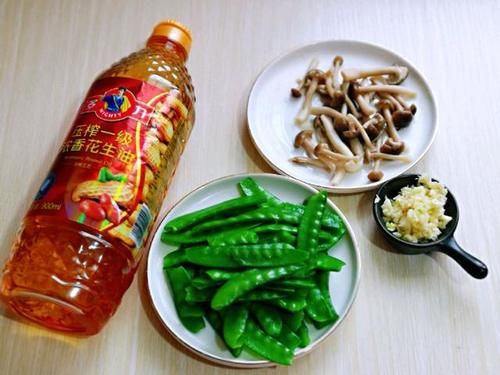  干净之后|荷兰豆和海鲜菇是“天生一对”，炒一炒，味道鲜美超下饭