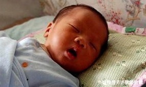 个子|孩子如果经常这么睡觉,以后可能与高个子无缘,父母要多加注意了