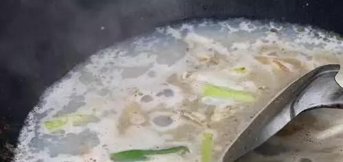 鲜美|吃货小荷教你最正宗的河蚌肉做法,汤汁鲜美,肉有嚼劲,学会了吗