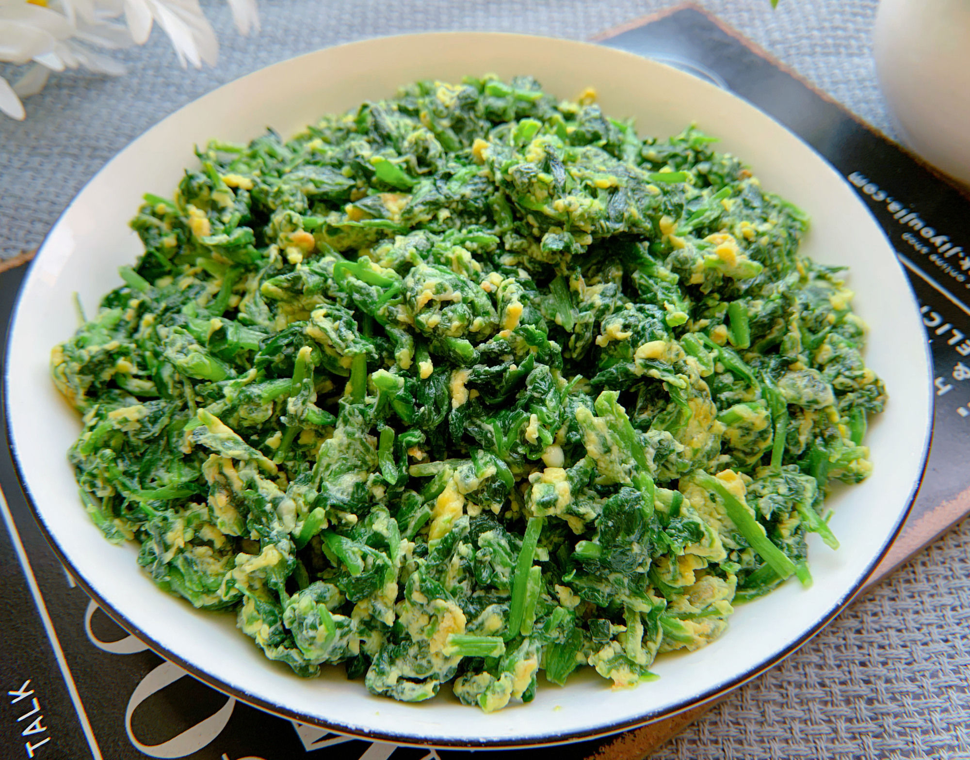 农村地里常见的一种野菜，新鲜翠绿，和鸡蛋炒一炒，营养又美味！