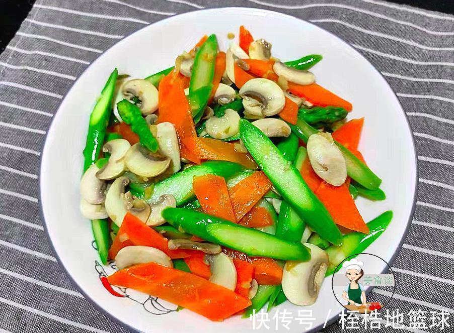 焯水|秋天,此三样素菜一起炒,鲜美极了,不放肉炒也香,秋天吃特养人