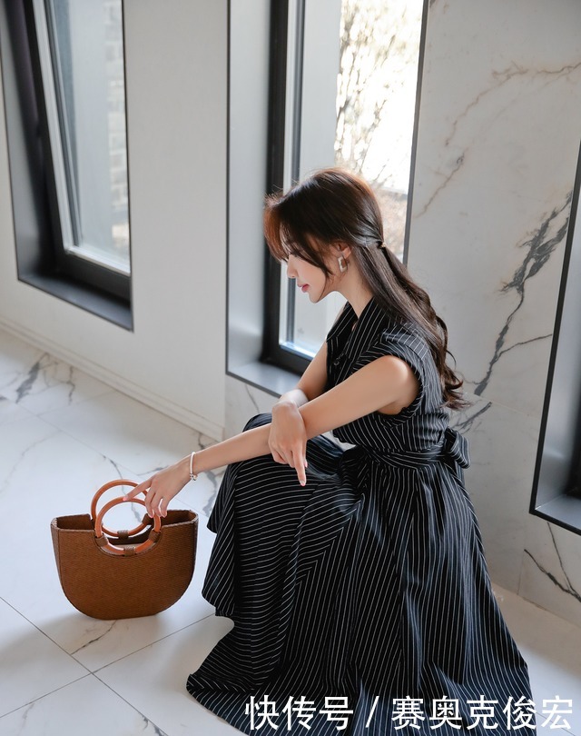 轻熟|孙允珠时尚穿搭:曼哈顿立体时尚竖条纹轻熟裙