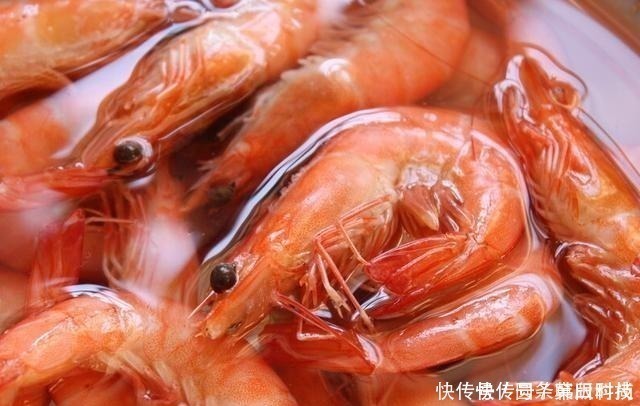 水煮虾|水煮虾,是冷水下锅还是开水学会正确方法,大虾鲜嫩有嚼劲