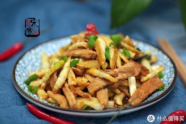竹笋炒肉|一大早，妈妈送来一袋子“竹笋”，这么小的竹笋，到底能不能吃？