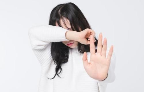 父母|女孩快来“月经”前，身体会发出几个信号，父母要知道做些什么