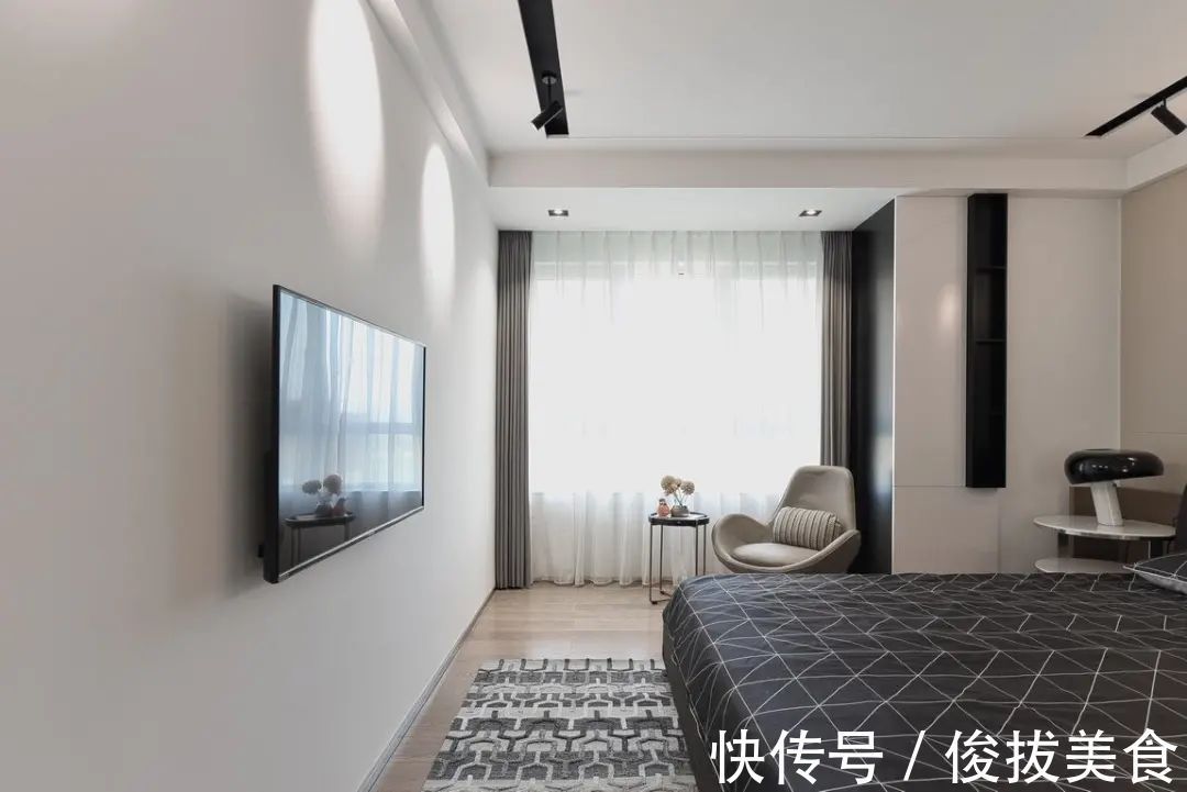 优雅|180㎡现代简约,卫生间用玻璃墙?设计太大胆!是否有点奔放?