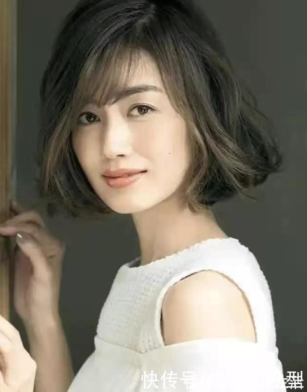 直发|五十岁女人如何选择发型?记住这4个减龄公式,长发短发都很美