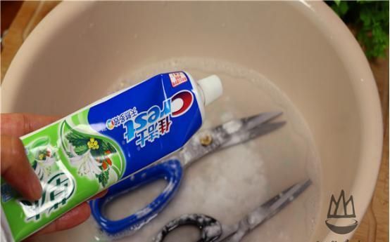 摩擦|不管剪刀有多钝，千万不要扔掉，学会这一招，剪刀瞬间锋利如新