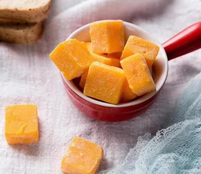 4个芒果，做成孩子爱吃的零食，酸酸甜甜，口感Q弹，好吃无添加