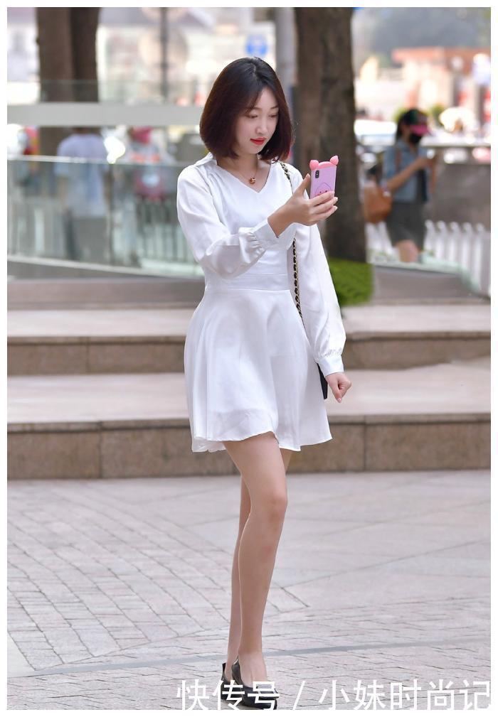 身材|街拍:一条清爽连衣短裙出行,尽享惬意自在的感觉,轻松展现青春美