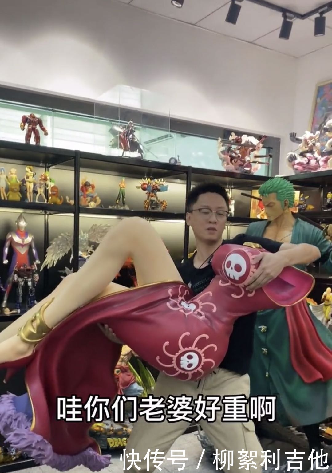 海贼王|花一年工资，买《海贼王》女帝手办是什么体验，小哥实力炫耀