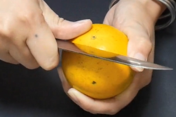 在橙子上粘1个塑料瓶口,解决了家家户户的烦恼,学会受用一生!