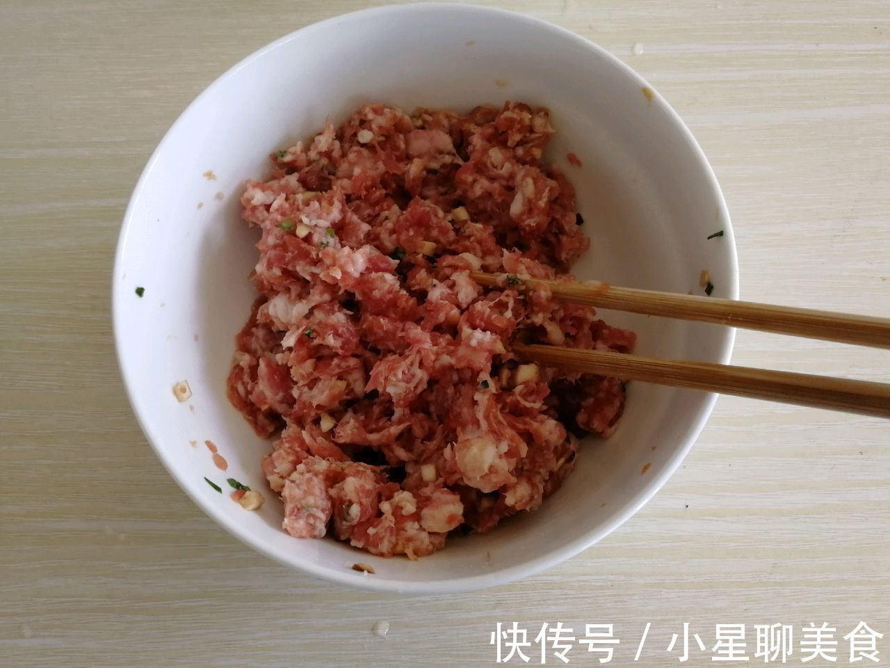 肉香|米饭和肉搭配做成小丸子，一口一个，香气四溢