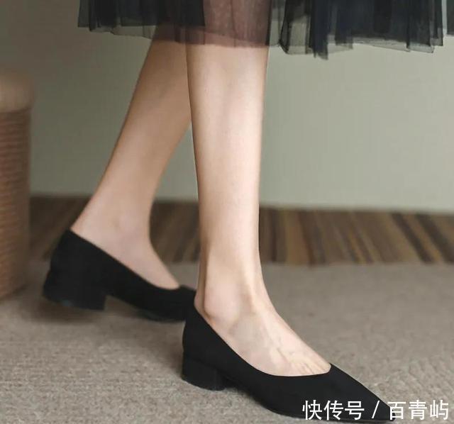 今春霸屏的单鞋,小尖头太显脚瘦了!穿上气质好迷人