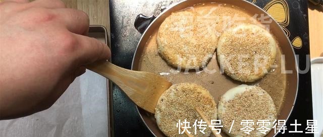 豆沙馅|芝麻豆沙酥饼，制作简单，层层酥脆，一口下去直掉渣，香酥可口！