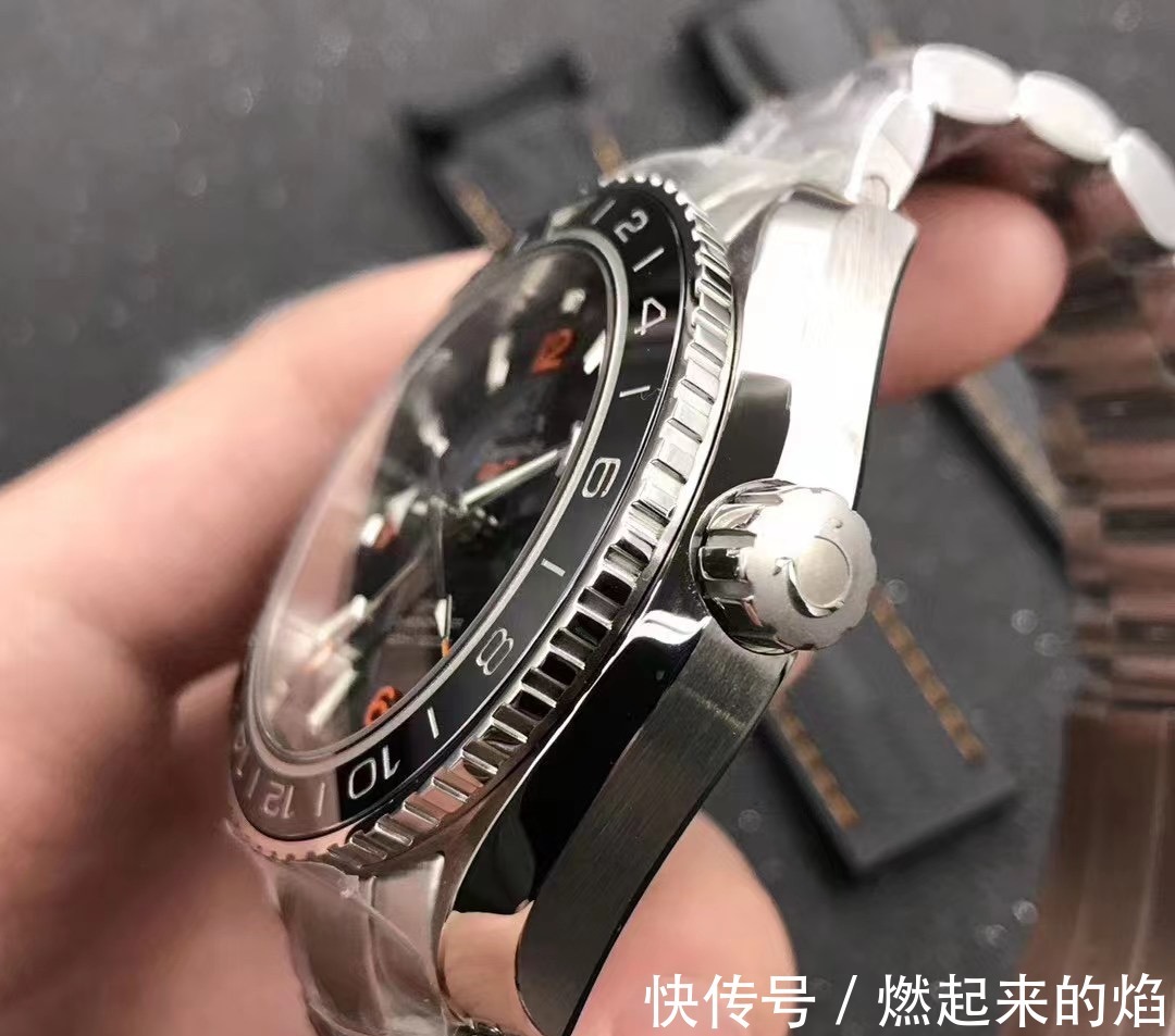 色差 VS厂欧米茄海马600GMT双时区复刻表真假对比一眼假吗!